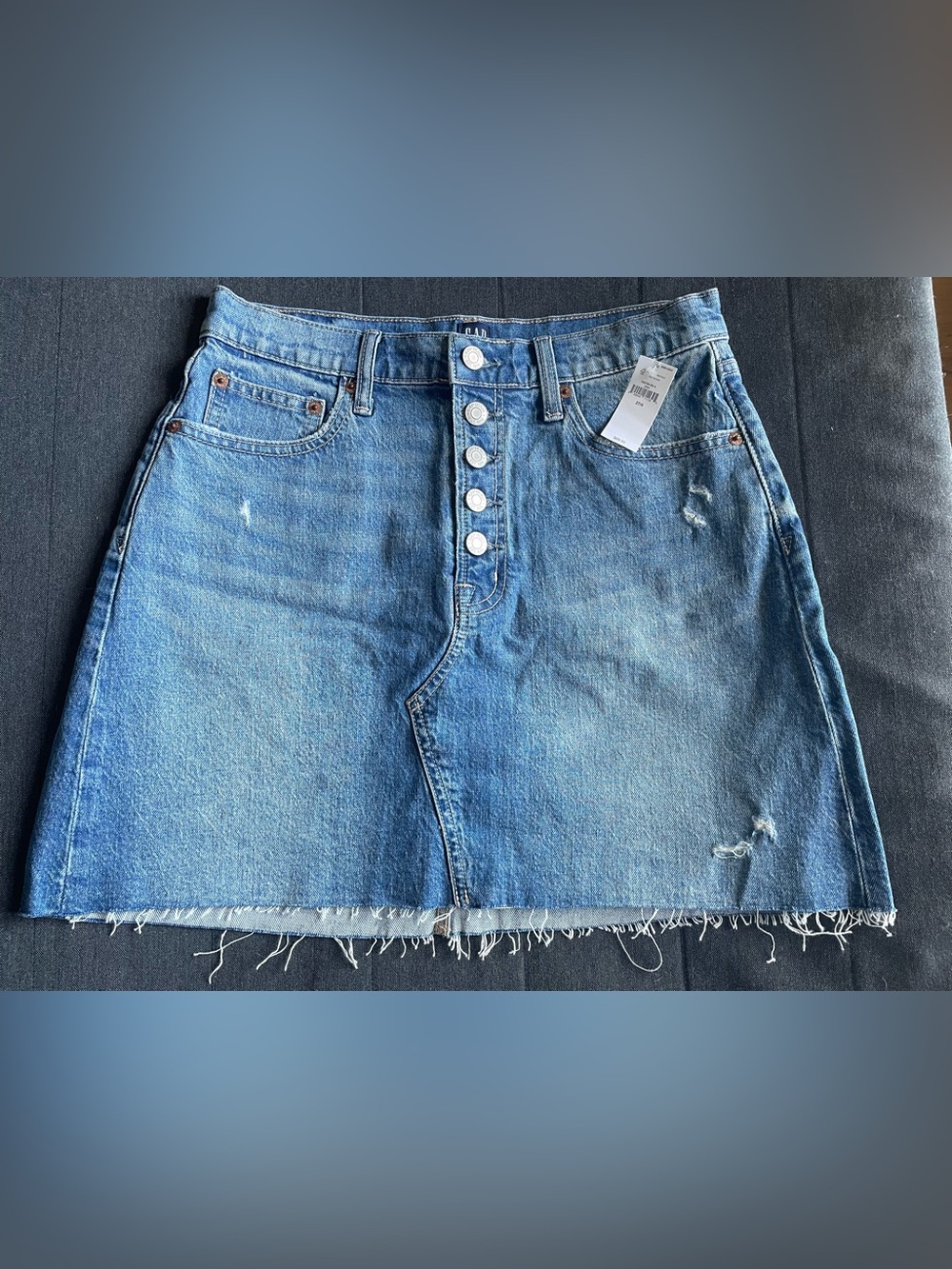 Gap women’s denim mini skirt size 4 (27), button fly medium wash blue NWT